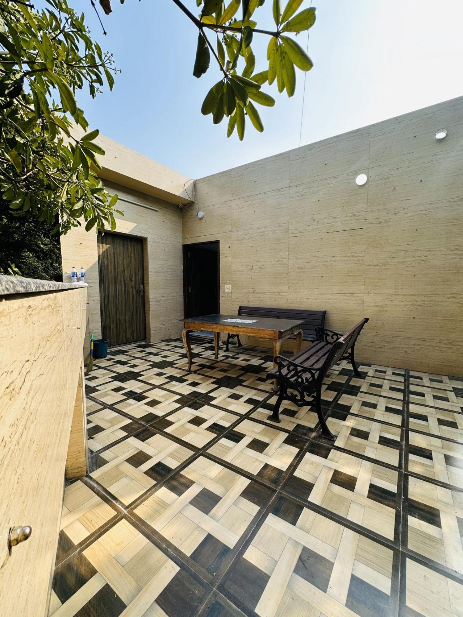 Golden Bed And Breakfast- High Quality Rooms In South Ex-1 D Block Új-Delhi Kültér fotó